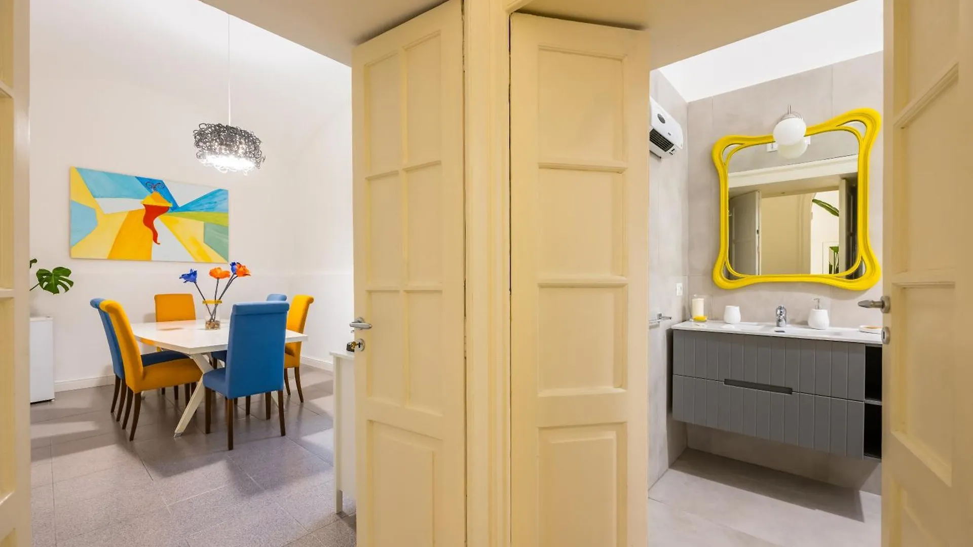 Apartment Kea Home, Entire House In The Heart Of Naples Italy